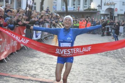 LauraHottenrot1t (Copy)