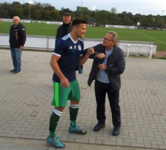 SchultzetrifftA (Copy)