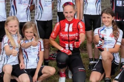 Franzi und Schuelerinnen1 (Copy)