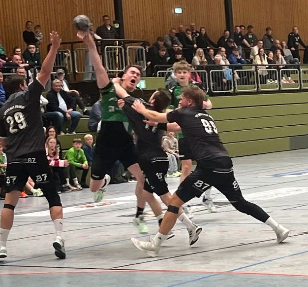 SuS Oberaden hält die Tür zum Klassenerhalt weiter offen – 32:32-Unentschieden im Kellerduell gegen den TV Halingen