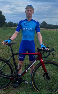 Tom Wendel im Outfit seines UCI-Teams3